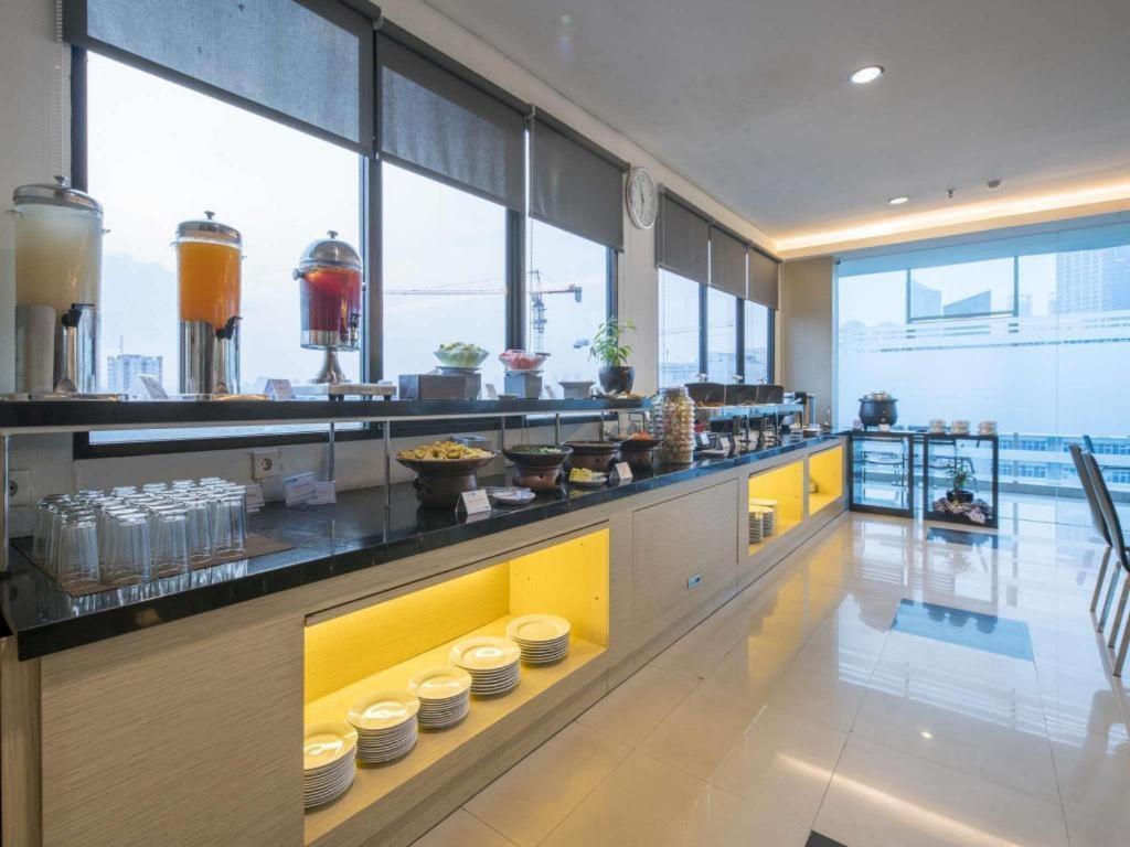 Hotel 88 Grogol By Wh จาการ์ตา ภายนอก รูปภาพ