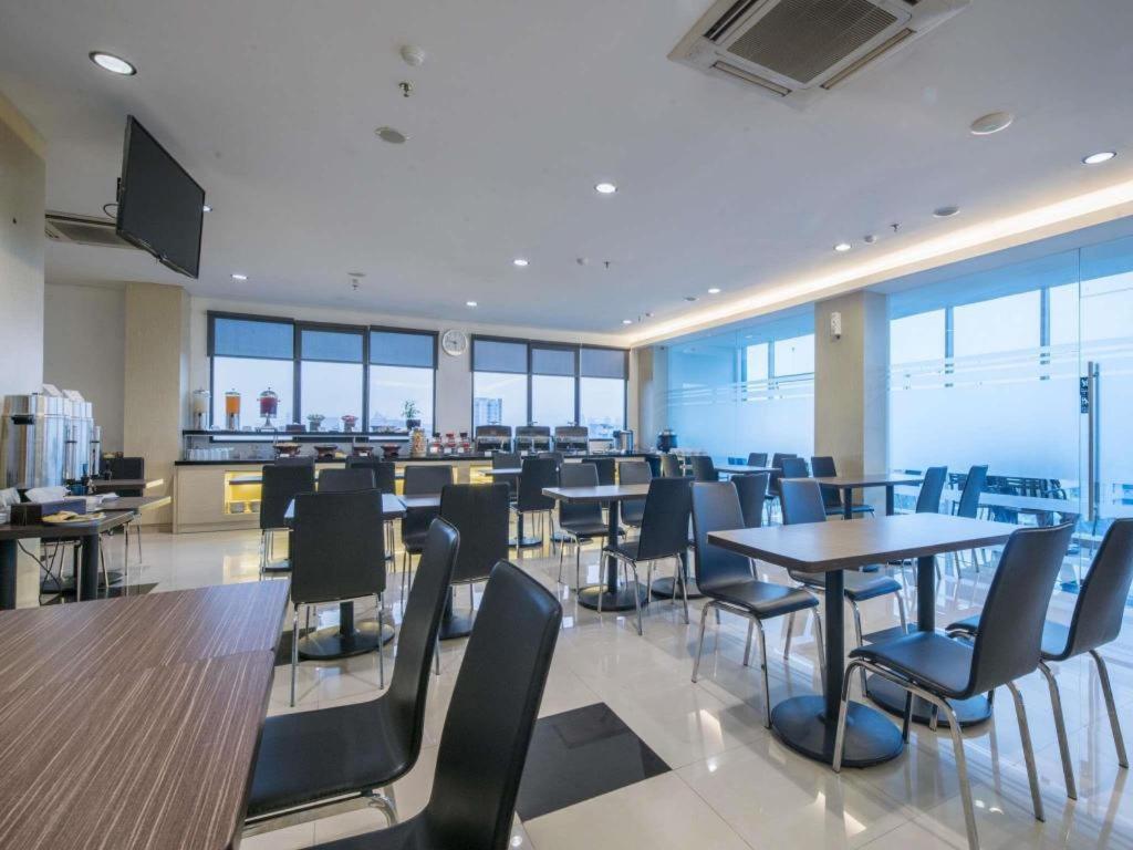 Hotel 88 Grogol By Wh จาการ์ตา ภายนอก รูปภาพ